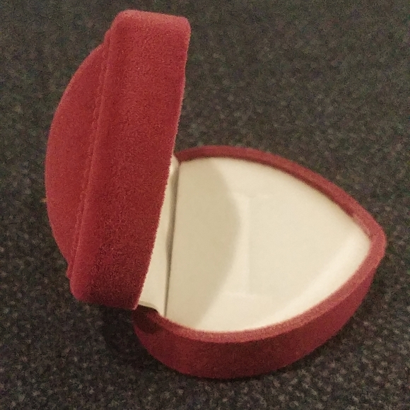 2/$15 ❤ New Velvet Ring Box in Rose Valentine's Day Jewelery Gift Box - Picture 3 of 4